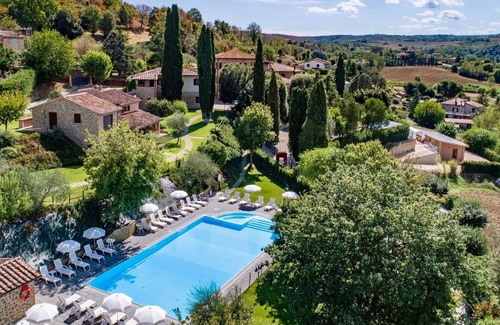 Popoltaio-Schiacciato Villa | Nice apartment in villa for 6 guests with A/C, WIFI, pool, TV and terrace