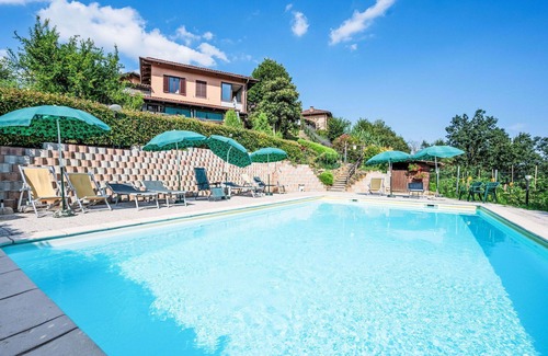Cortazzone Villa | Nice apartment in villa for 4 guests with pool, WIFI, TV, patio, pets allowed and parking