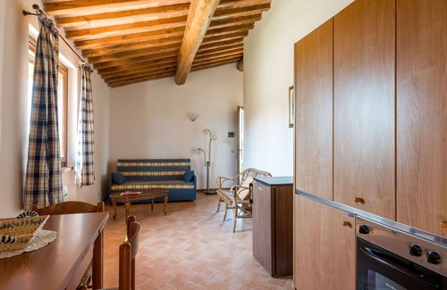 Scansano Villa | Nice apartment in villa for 6 people with WIFI, pool, TV, patio, pets allowed and parking