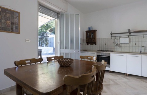 Torre Vado Apartment | Nice apartment for 8 guests with A/C, TV, terrace, pets allowed and parking