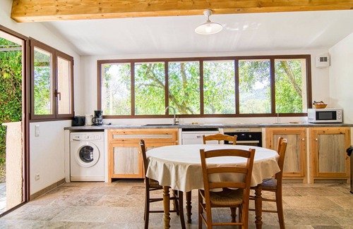 Besse-sur-Issole House | Nice apartment in villa for 4 guests with pool, WIFI, TV, terrace and parking