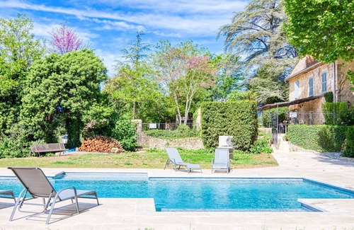 Besse-sur-Issole House | Nice apartment in villa for 4 guests with pool, WIFI, TV, terrace and parking