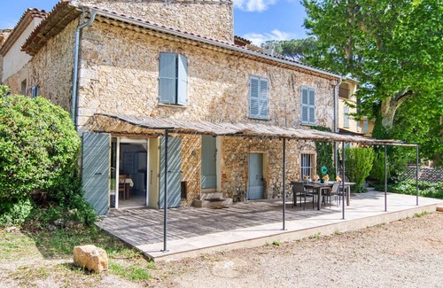 Besse-sur-Issole House | Nice apartment in villa for 8 people with pool, WIFI, TV, terrace and parking