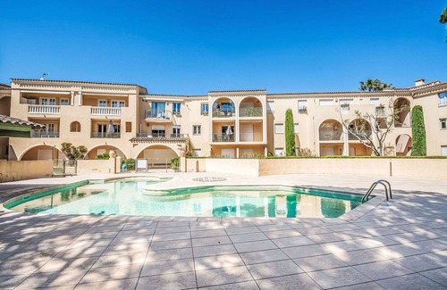 Cote d'Azur- French Riviera Apartment | Nice apartment for 4 guests with WIFI, A/C, pool, TV, balcony and parking