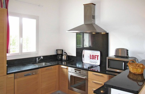 La Rouviere Apartment | Nice apartment for 6 guests with pool, WIFI, A/C, TV, patio, pets allowed and parking