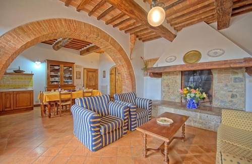 Monteroni d'Arbia Apartment | Nice apartment for 7 people with WIFI, pool, close to Siena