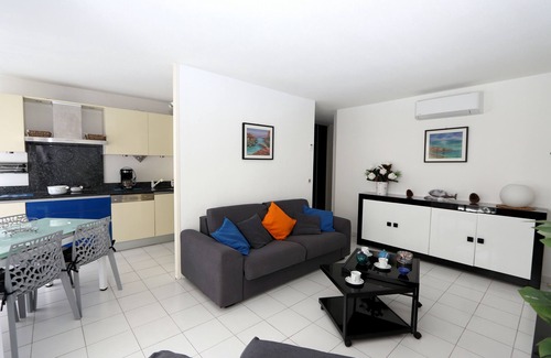 Saint-Raphael Apartment | Nice apartment by the sea with air-conditioned, swimming pool, Wifi, private Box