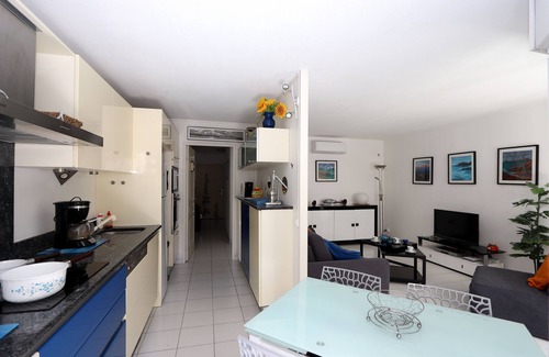 Saint-Raphael Apartment | Nice apartment by the sea with air-conditioned, swimming pool, Wifi, private Box