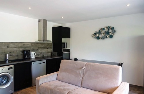 Sari-Solenzara Apartment | Nice apartment for 4 guests with private pool, WIFI, A/C, TV, terrace, pets allowed and parking