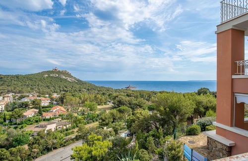 Le Dramont Apartment | Nice apartment for 6 guests with pool, WIFI, TV and terrace