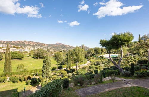 Le Dramont Apartment | Nice apartment for 6 guests with pool, WIFI, TV and terrace