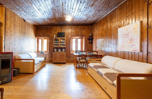 Campodolcino Apartment | Nice apartment for 4 people with WIFI, TV, pets allowed and parking