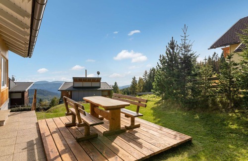Albeck Apartment | Nice apartment for 10 guests with WIFI, TV and patio
