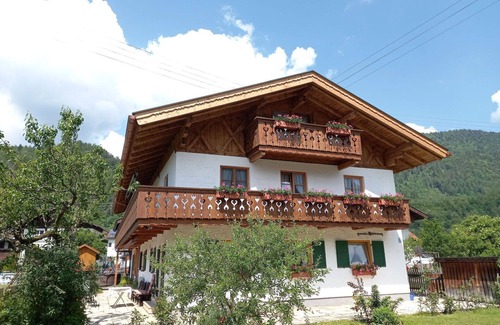 Farchant Apartment | Nice apartment for 2 people with WIFI, TV and terrace