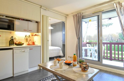 Benerville-sur-Mer Apartment | Nice apartment for 2 guests with WIFI, TV and balcony