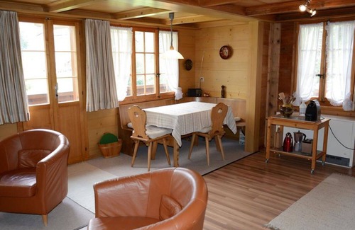 Lauenen Apartment | Nice apartment for 2 guests with balcony