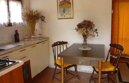 Il Poggio Apartment | Nice apartment for 2 guests with WIFI, pool, TV, patio, pets allowed and panoramic view