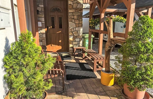 Svoboda nad Upou Apartment | Nice apartment for 3 guests with WIFI, TV and patio