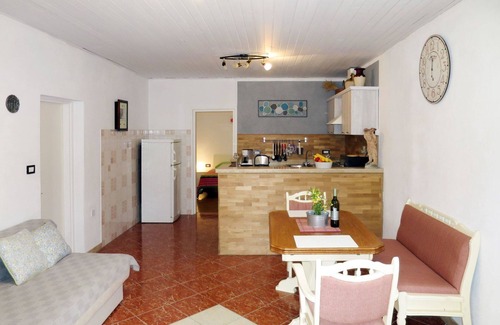 Matohanci Apartment | Nice apartment for 3 guests with A/C, pool, WIFI, TV, terrace and pets allowed