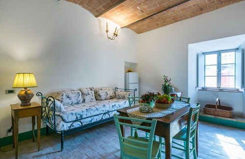 Stigliano Apartment | Nice apartment for 3 people with WIFI, TV, patio, pets allowed, panoramic view and parking