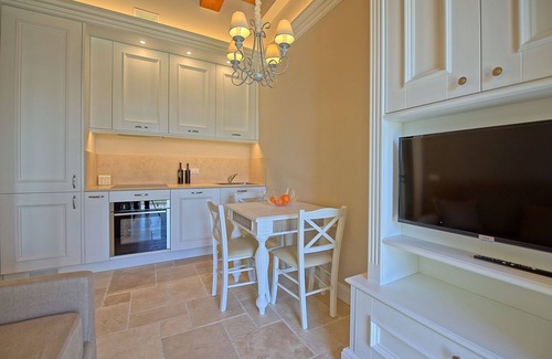 Cerreto Guidi Apartment | Nice apartment for 3 people with WIFI, A/C, pool, TV and panoramic view