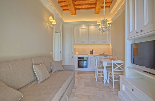 Cerreto Guidi Apartment | Nice apartment for 3 people with WIFI, A/C, pool, TV and panoramic view