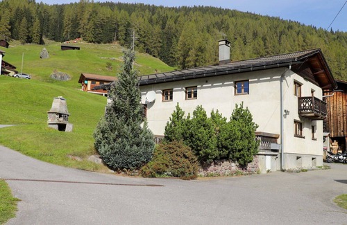 Frauenkirch Apartment | Nice apartment for 3 people with WIFI, TV, terrace, panoramic view and parking
