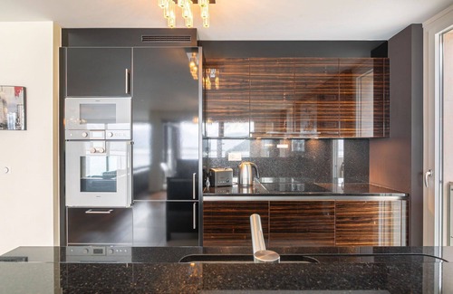 Montreux City Centre Apartment | Nice apartment for 4 guests with pool, hot tub, WIFI, TV, balcony and panoramic view