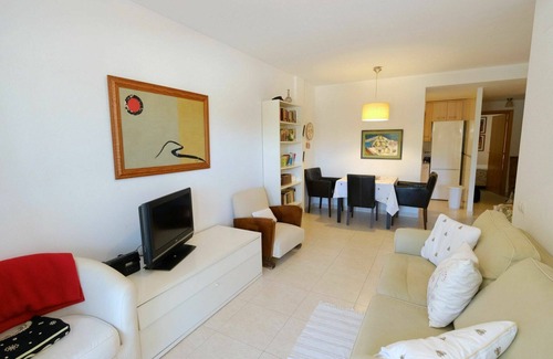 Alcanar Apartment | Nice apartment for 4 guests with pool, WIFI, TV, balcony and parking