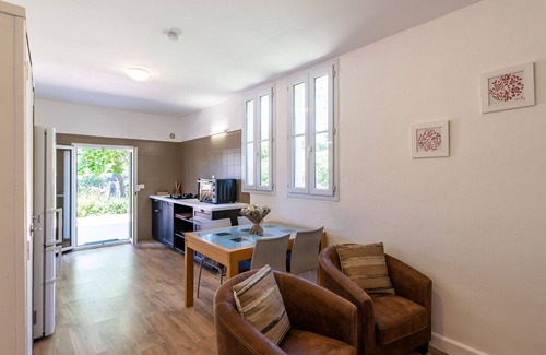 Cervione Apartment | Nice apartment for 4 guests with WIFI, A/C, TV, terrace, pets allowed, panoramic view and parking