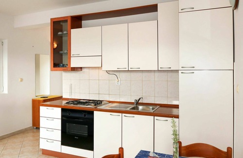 Cove Basina (Jelsa) Apartment | Nice apartment for 4 guests with WIFI, TV, balcony and pets allowed