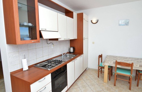 Cove Basina (Jelsa) Apartment | Nice apartment for 4 guests with WIFI, TV, balcony and pets allowed