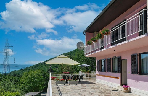 Sucici Apartment | Nice apartment for 4 guests with A/C, WIFI, TV and terrace