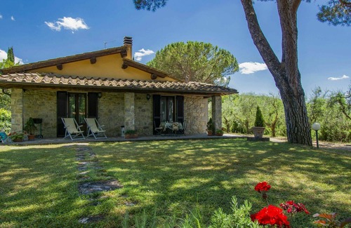 Bucine Apartment | Nice apartment for 4 guests with WIFI, pool, TV, terrace and pets allowed