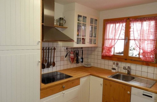 Lauenen Apartment | Nice apartment for 4 guests with WIFI and balcony