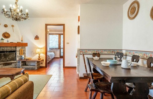 Oulx Apartment | Nice apartment for 4 guests with TV, terrace, pets allowed and parking