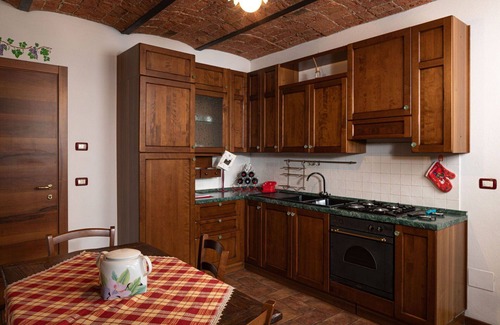 La Morra Apartment | Nice apartment for 4 people with pool, WIFI, TV, patio, pets allowed and parking