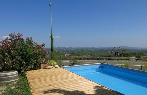 La Morra Apartment | Nice apartment for 4 people with pool, WIFI, TV, patio, pets allowed and parking