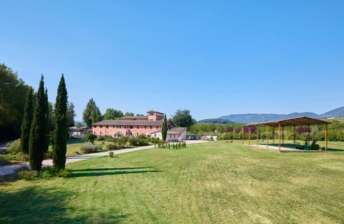 San Brizio Apartment | Nice apartment for 4 people with pool, WIFI, TV, balcony and pets allowed, close to Spoleto