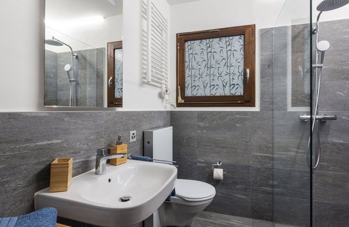 Gordola Apartment | Nice apartment for 4 people with WIFI, private pool, TV, patio, panoramic view and parking