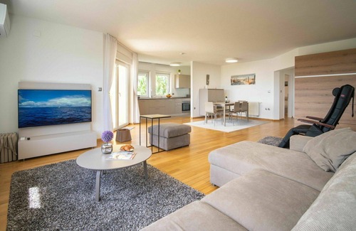 Kastav Apartment | Nice apartment for 4 people with A/C, pool, WIFI, TV, terrace, panoramic view and parking