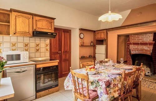 Tavernerio Apartment | Nice apartment for 4 people with WIFI, TV, patio, pets allowed and parking