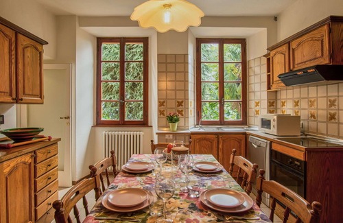 Tavernerio Apartment | Nice apartment for 4 people with WIFI, TV, patio, pets allowed and parking