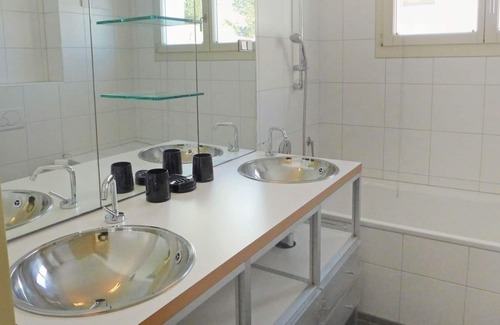 Samedan Apartment | Nice apartment for 4 people with WIFI, TV, balcony, pets allowed and parking
