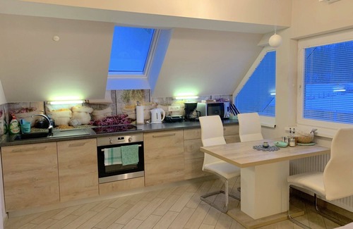 Lesce Apartment | Nice apartment for 4 guests with A/C, WIFI, pool, TV, patio and parking
