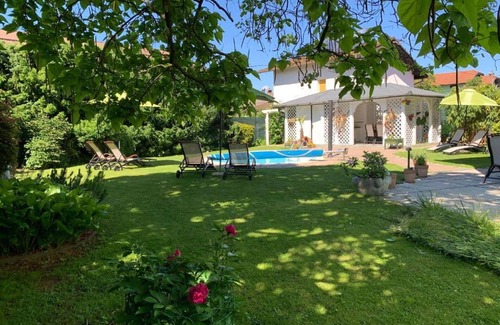 Lesce Apartment | Nice apartment for 4 guests with A/C, WIFI, pool, TV, patio and parking