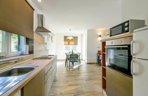 Municipality of Omisalj Apartment | Nice apartment for 5 people with WIFI, A/C, TV, terrace and pets allowed
