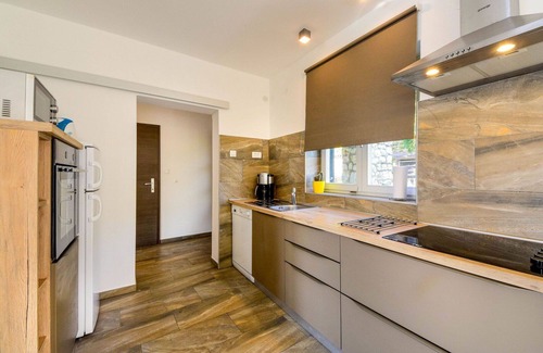 Municipality of Omisalj Apartment | Nice apartment for 5 people with WIFI, A/C, TV, terrace and pets allowed