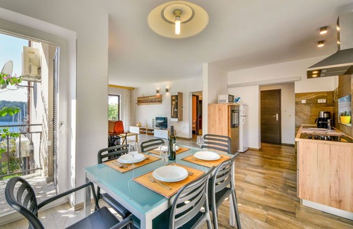 Municipality of Omisalj Apartment | Nice apartment for 5 people with WIFI, A/C, TV, terrace and pets allowed