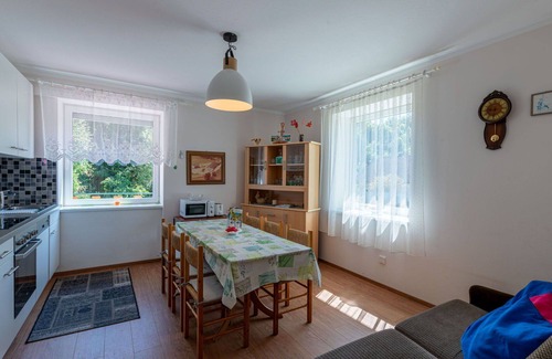 Gallizien Apartment | Nice apartment for 6 guests with WIFI, TV, patio, pets allowed, panoramic view and parking